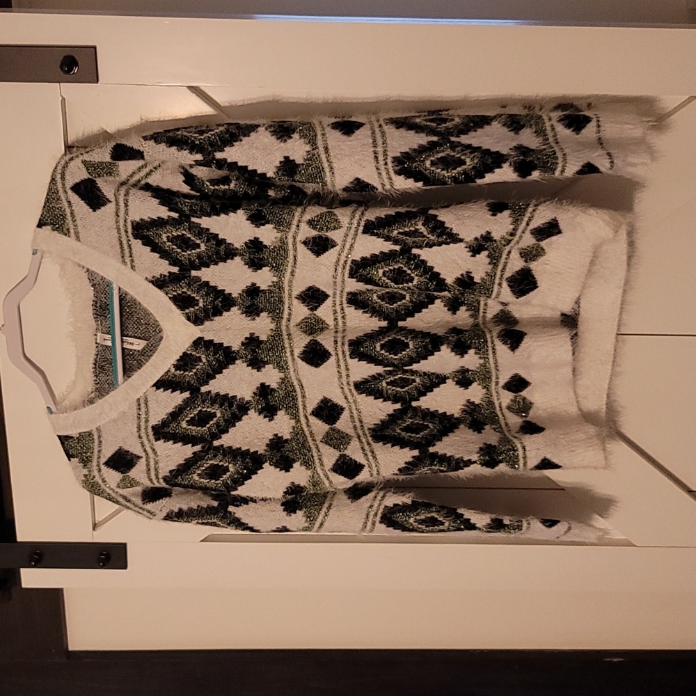 White Mark Couture Sweater. Sz: Large